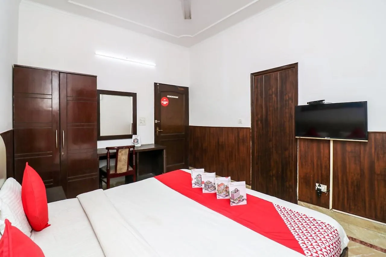 ***  Oyo 10583 Hotel Amigo グルガウン インド