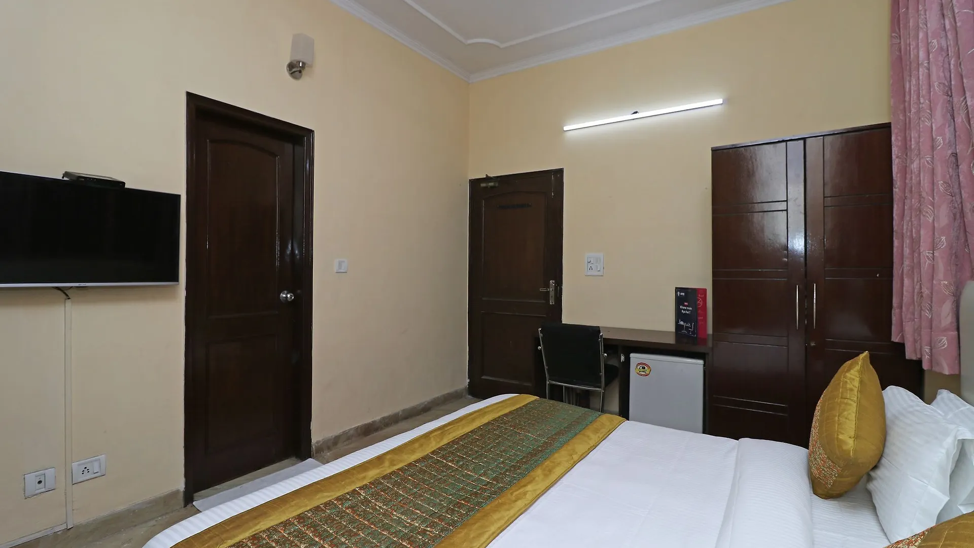 ***  Oyo 10583 Hotel Amigo グルガウン インド